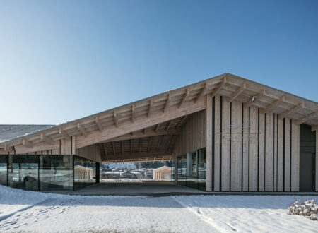 Redefining Community Spaces: Yunoeki Oyu by Kengo Kuma and Associates